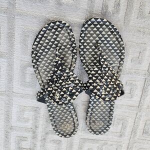 Tory Burch size 8 geo pattern Millers